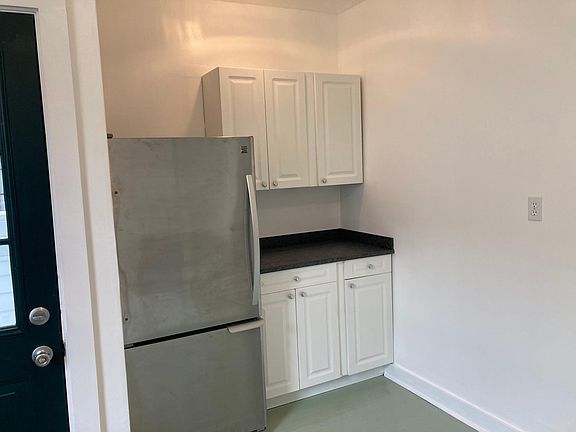 5th image of 145 E Blake Ave