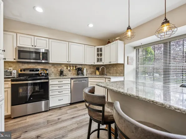 4 Crofton Cmns, Cherry Hill, NJ 08034