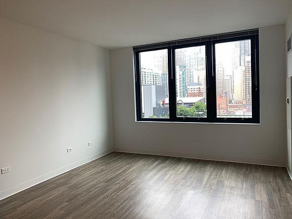 4th image of 612 N Wells St #2807
