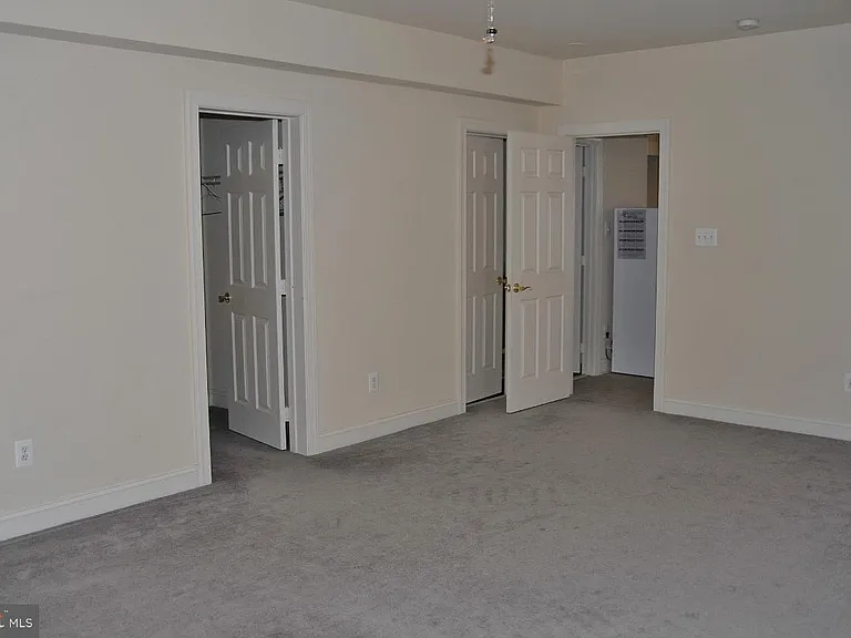 7582 Venture Dr — Photo 19