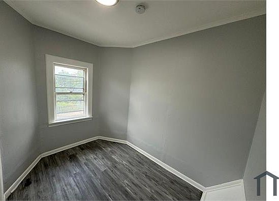 4th image of 591 15th Ave Floor 2