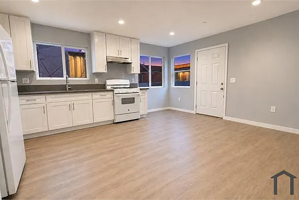 1242 W 93rd St — Photo 10