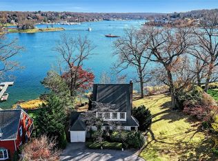 23 Woodland Dr, Halesite, NY 11743