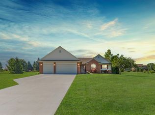 9013 N Pheasant Ridge Ln, Saline, MI 48176