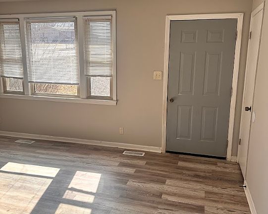 3rd image of 313 Crest Dr