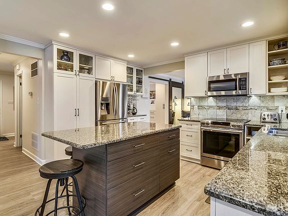 3rd image of 3990 Hidden Valley Ct