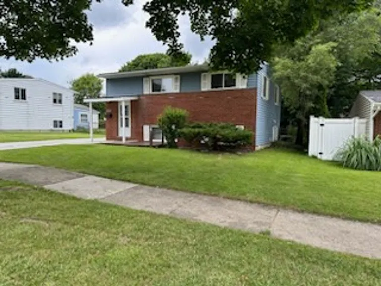754 Panorama Dr — Photo 4