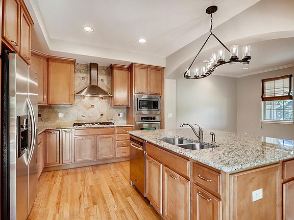 Gourmet Kitchen - Large Island