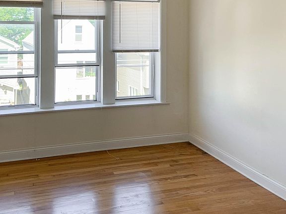 3rd image of 5206 N Leavitt St #3
