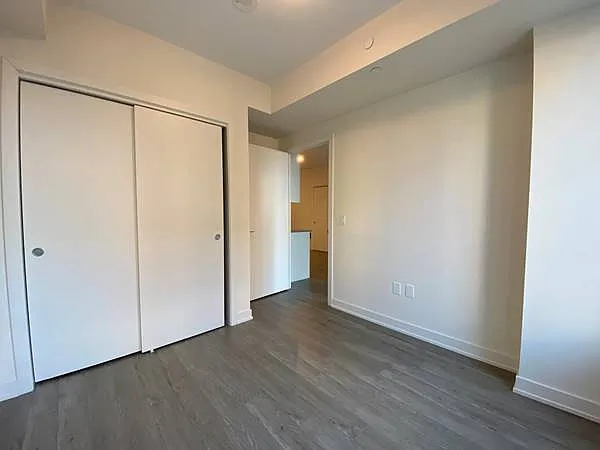 212 King William St #404 — Photo 12