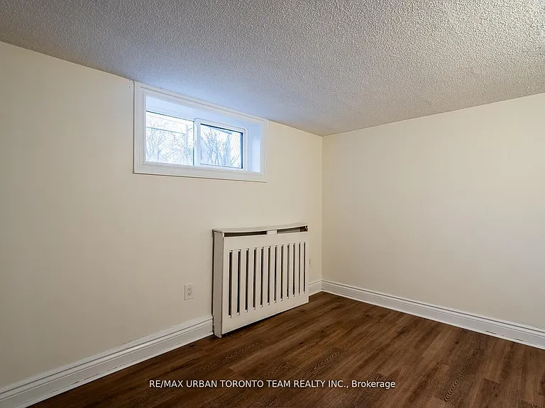 1277 Broadview Ave #LOWER — Photo 13