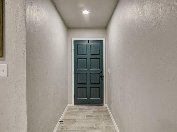 4th image of 1001 Winnipeg Dr
