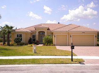 7686 SW Belle Maison Dr, Stuart, FL 34997