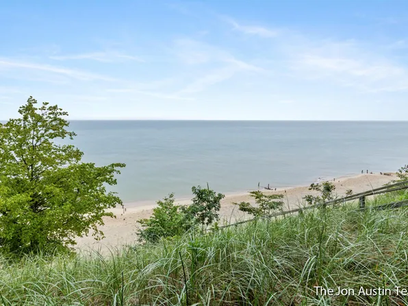 3767 N Scenic Dr, Muskegon, MI 49445