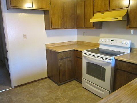 3rd image of 1389 Plaza De Oro