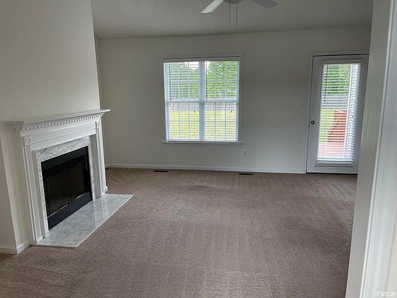 3rd image of 15 Fernway Cir