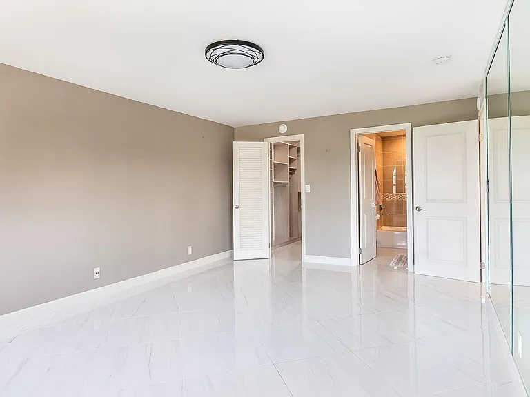 133 N Pompano Beach Blvd #204 — Photo 17