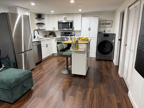 5th image of 3000 N Rogers Ave Unit B