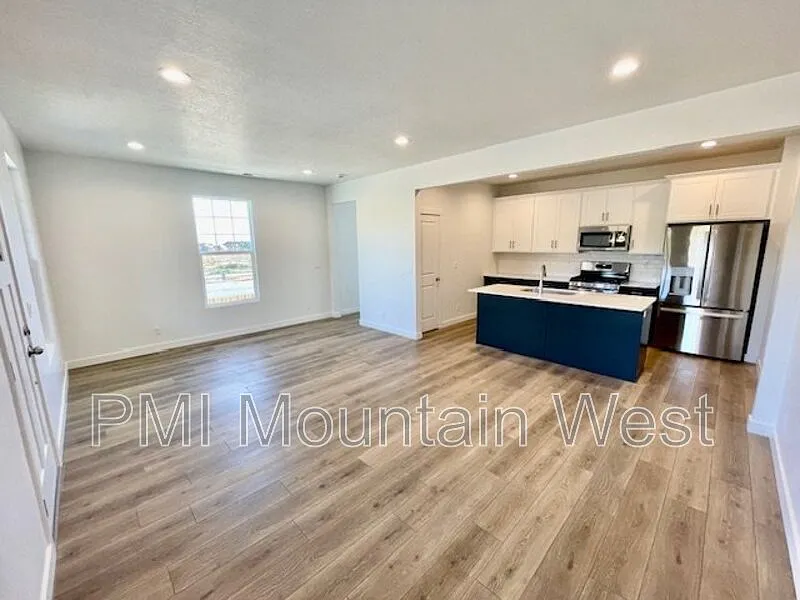 1386 N Copper Sky Dr