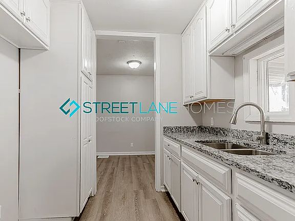 4th image of 3544 N Hawthorne Ln