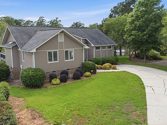 3rd image of 124 Cove Ct