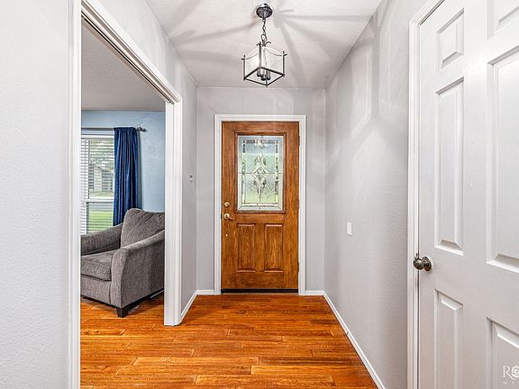 4th image of 3329 Grandview Dr