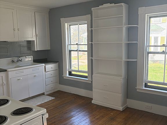 3rd image of 8 Gothic St #B