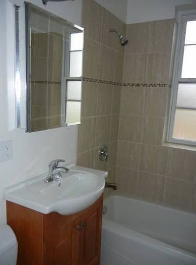 1st image of 2118 N Oakley Ave #2