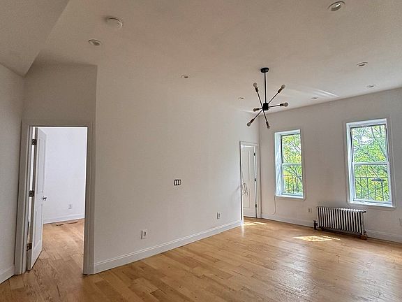 2nd image of 2325 Foster Ave #E2