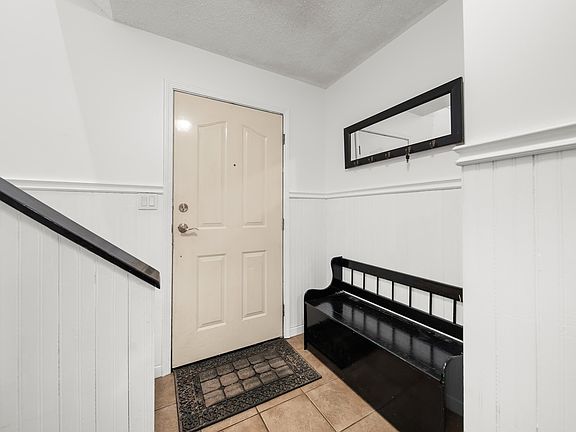 3rd image of 2734 Valemont Cres