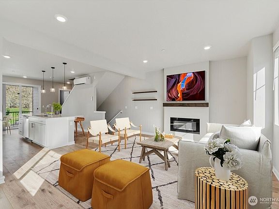 3rd image of 15423 Admiralty Way #A1