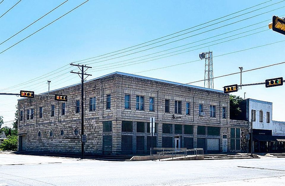 1st image of 420 N Main St