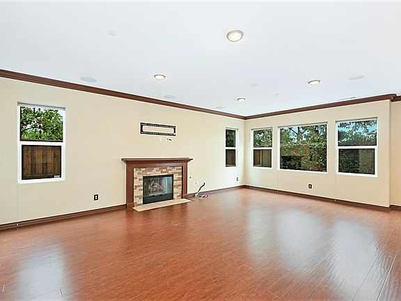 3rd image of 302 Cobalt Dr