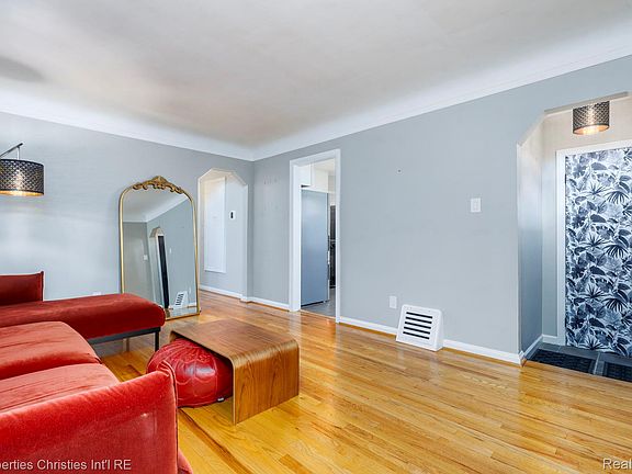 4th image of 3538 Griffith Ave