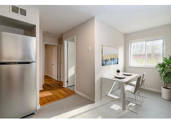 2nd image of D2-5092 Waterman Ave