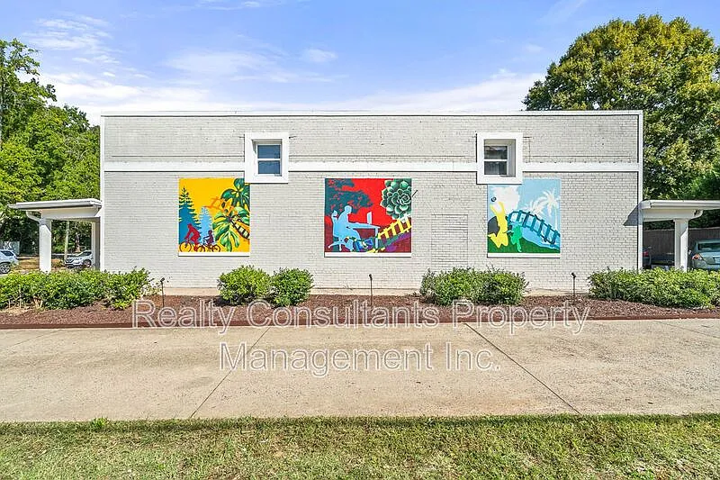 3 bed, 2.0 bath, 1323 sqft, $1,395 — Photo 2