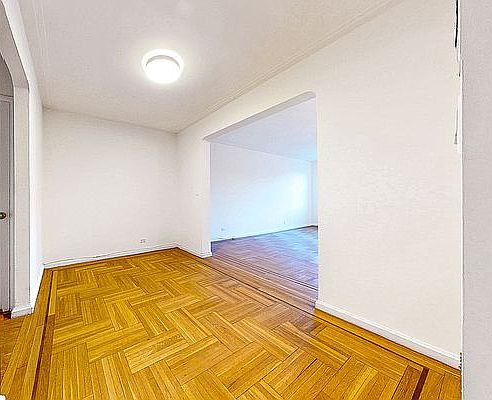 4th image of 200 Haven Ave APT 5P