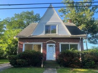 293 Crystal Lake Dr, Pontiac, MI 48341