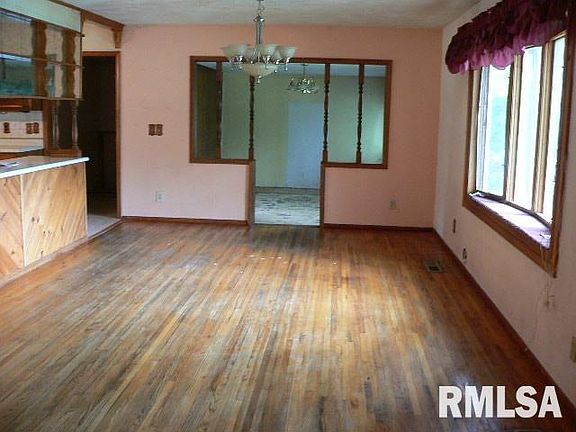5th image of 207 W Smith St