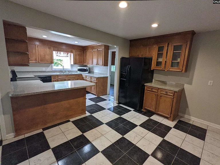 1071 Sandy Cir — Photo 5