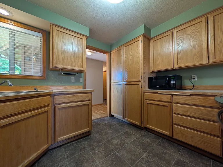 2558 Cubit St — Photo 12