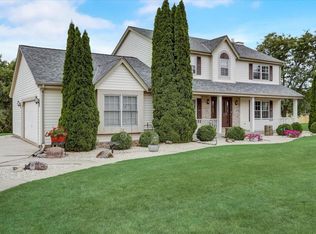 30939 River Bend Dr, Waterford, WI 53185