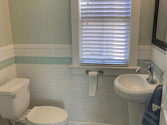 4th image of 107 Regan St #2A
