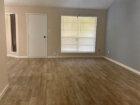 2nd image of 4929 Meadow Place Dr