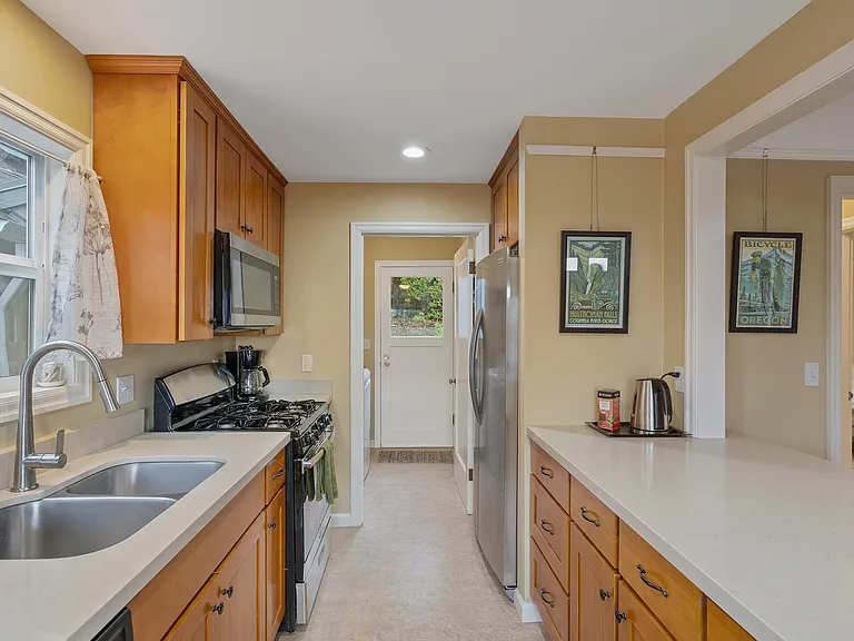6718 SW 36th Ave — Photo 14
