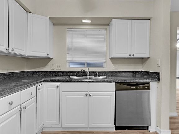 3rd image of 3002 Arthur St