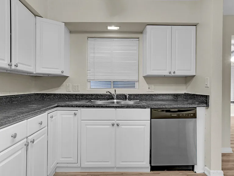 3002 Arthur St — Photo 3