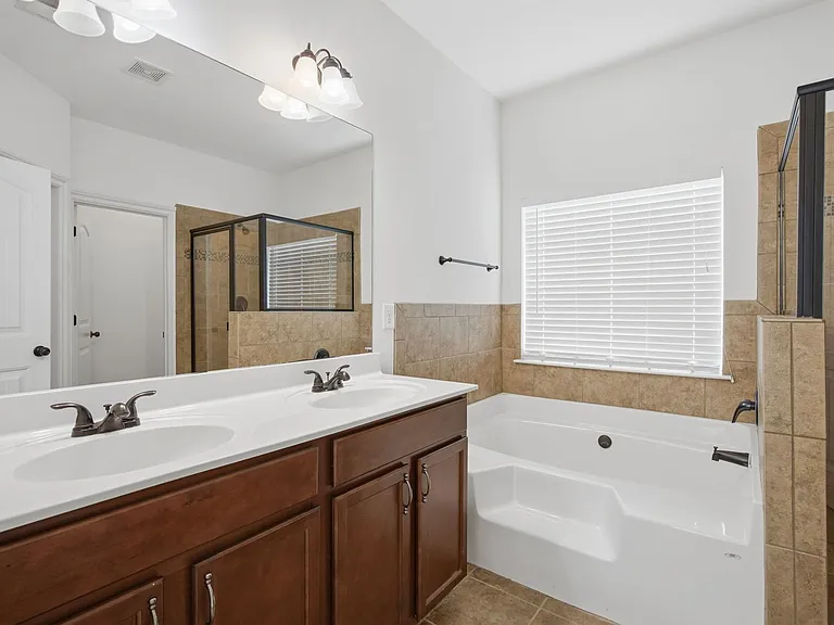 5060 Rialto Way — Photo 15