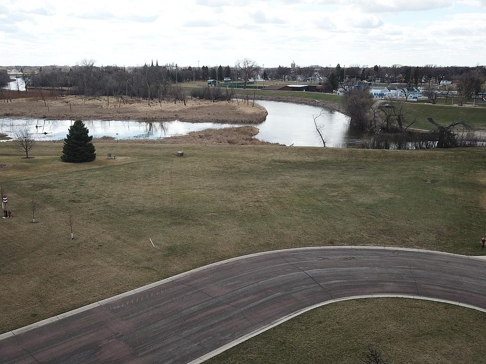 1st image of 105 Oak Dr