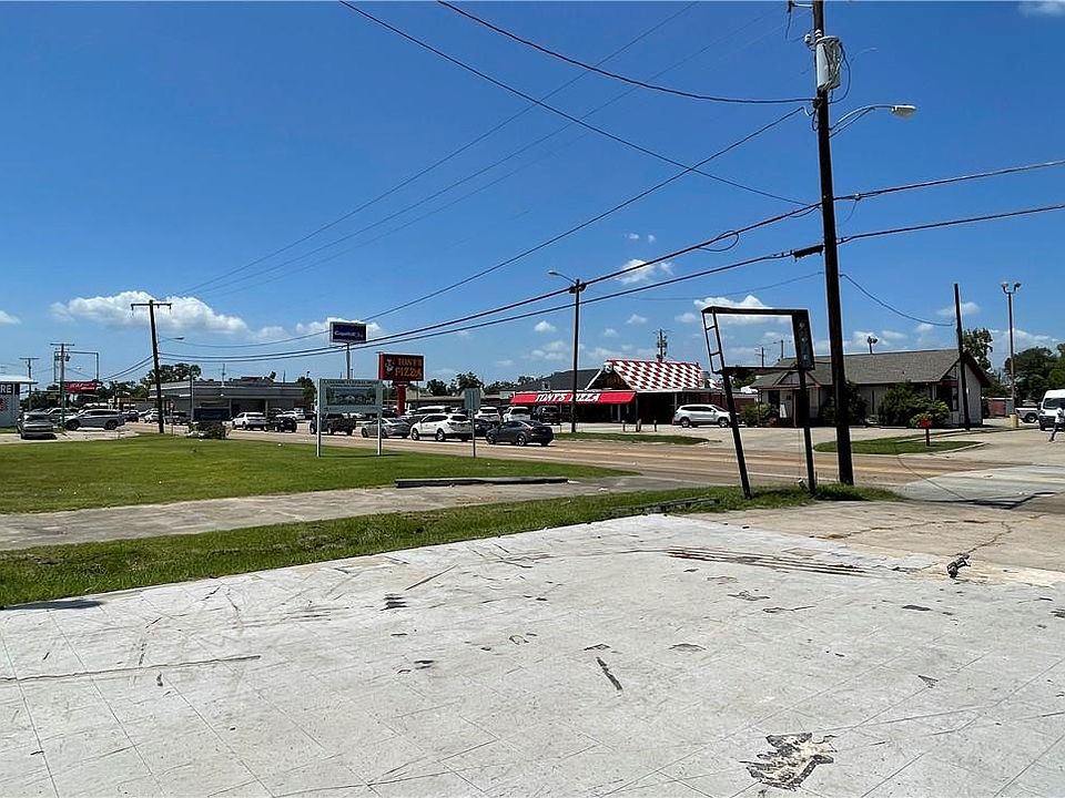 2nd image of 390 E Prien Lake Rd